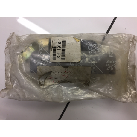 Genuine OE Peugeot 106 5 Door Exterior Door handle - 9101.F2