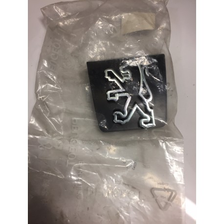 Brand New Genuine O/E Peugeot 306 PH1 Grill Badge - 7810.69