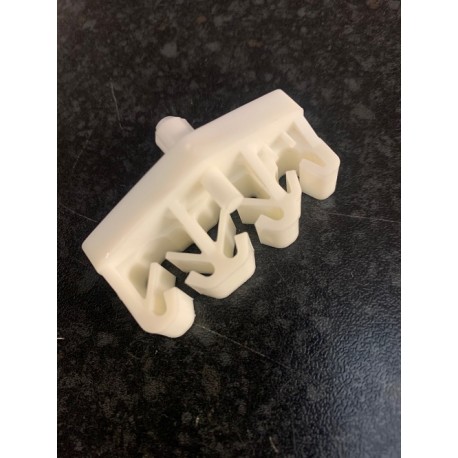 Brand New Genuine O/E Peugeot 205 fuel pipe / hose clip - 1565.61