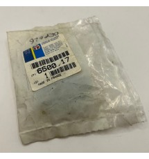 Genuine O/E Peugeot 205 GTI fuse box retaining clip - 6500.17