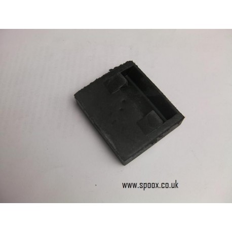 Peugeot 205 GTI radiator upper mount block (1) - 1327.08